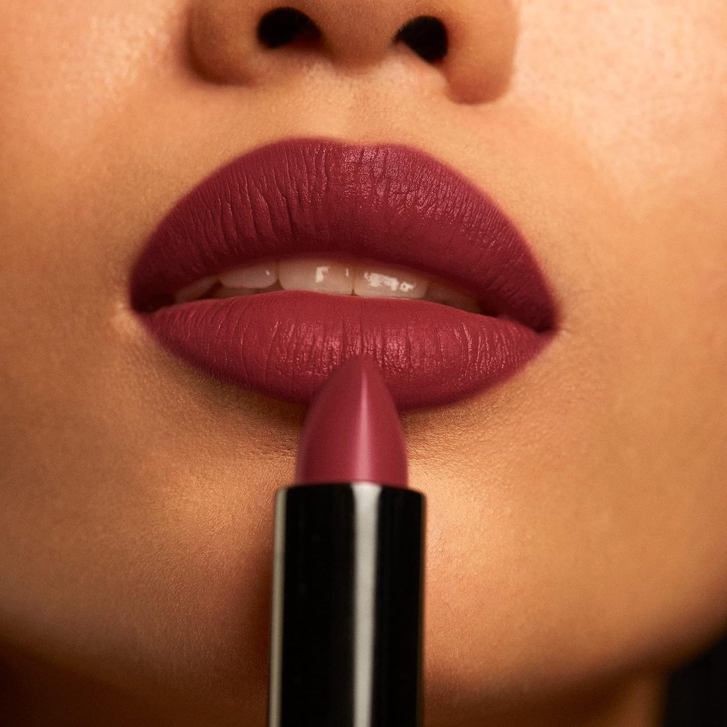 MAKEUP - Vegan & Cruelty Free - the Lipstick 270 - Dark Red - 5H Lasting - Highly Pigmented Matte - Vanilla Scented - Magnetic Cap